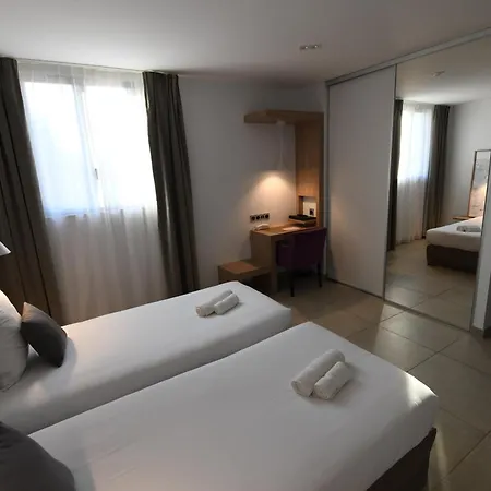 Du Cros D'auzon 3*