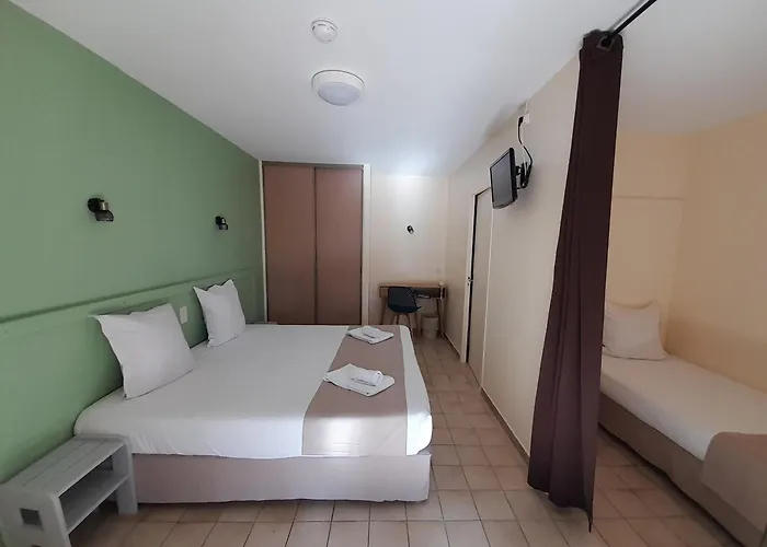 Du Cros D'auzon Hotel Saint-Maurice-dʼArdèche