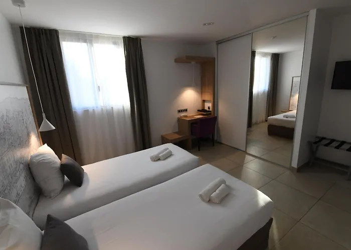 Du Cros D'auzon 3*